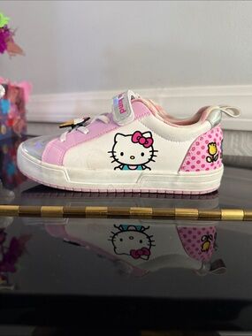 Girls size 2 Hello Kitty Ground Up Girls Sneakers with Velcro Strap